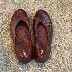 Earth Women's Deep Burgundy Flats